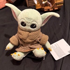 Disney parks grogu shoulder pal